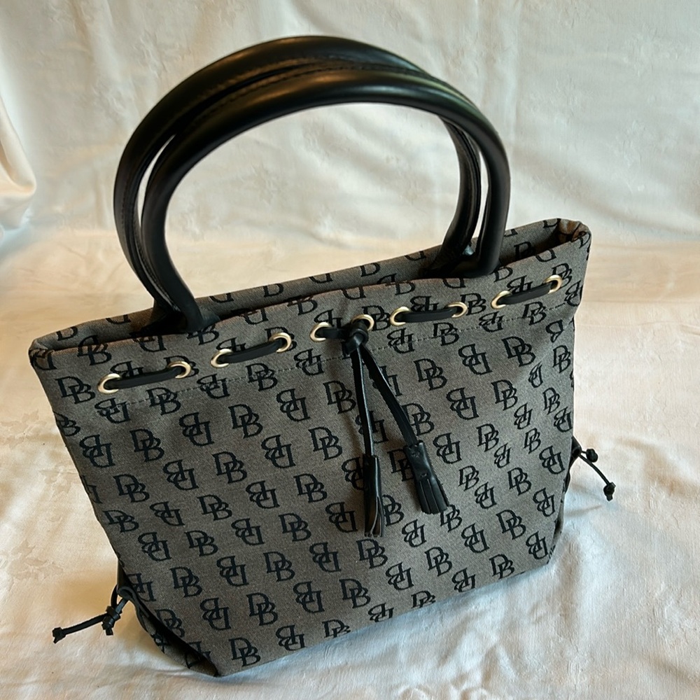 Women’s Dooney & Bourke Signature DB Tote Purse Gray Canvas With Leather Handles